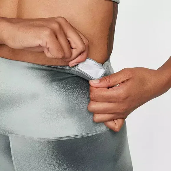 NWT New Nike Women's One High-Rise Printed Leggings Small S Yoga Pants Training - Picture 3 of 4